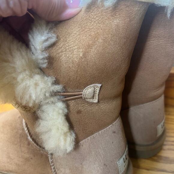 UGG Bailey Button Size 7 Boot Bootie Snow Winter - Picture 9 of 11